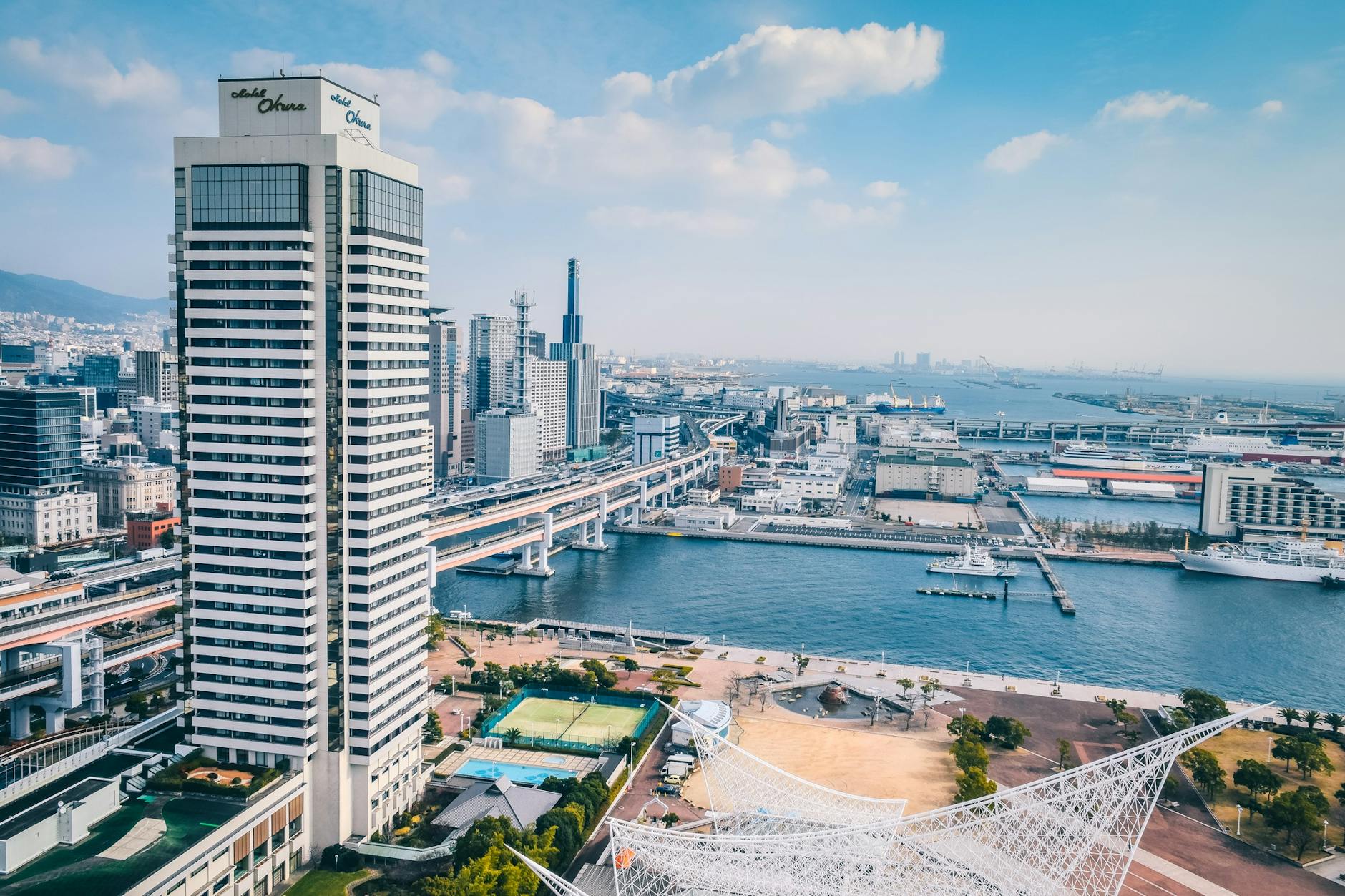 Two New Holiday Inn Hotels Open in Kobe Sanda and Tosu
